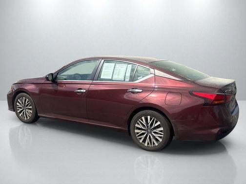 Garnet Pearl Me 2024 Nissan Altima 2.5 SV