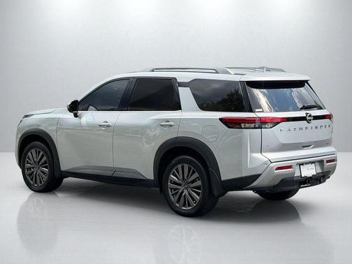 Brilliant Silver Metallic 2025 Nissan Pathfinder SL