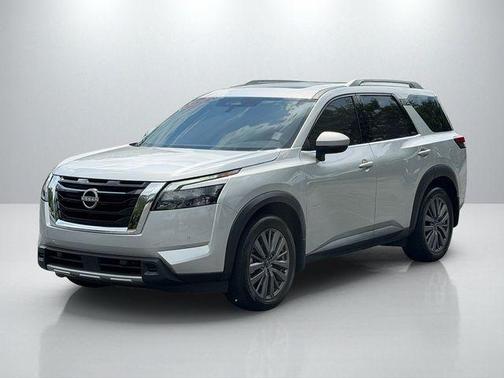 Brilliant Silver Metallic 2025 Nissan Pathfinder SL