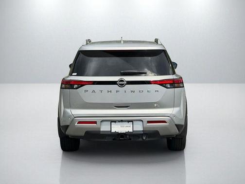 Brilliant Silver Metallic 2025 Nissan Pathfinder SL