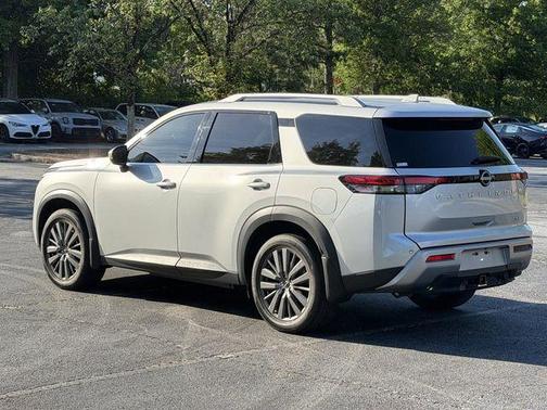 Brilliant Silver Metallic 2025 Nissan Pathfinder SL