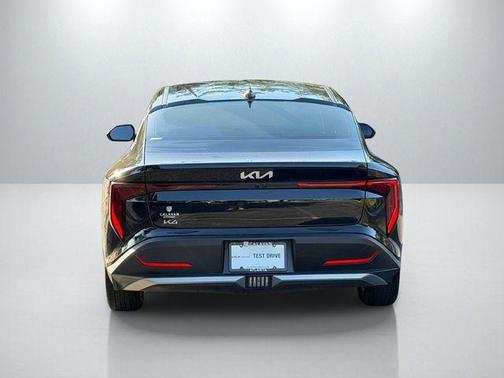 Aurora Black Pearl 2025 Kia K4