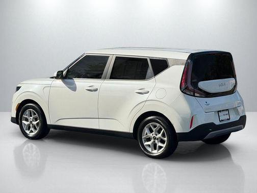 Snow White Pearl 2024 Kia Soul LX