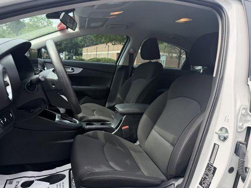 Snow White Pearl 2024 Kia Forte LXS