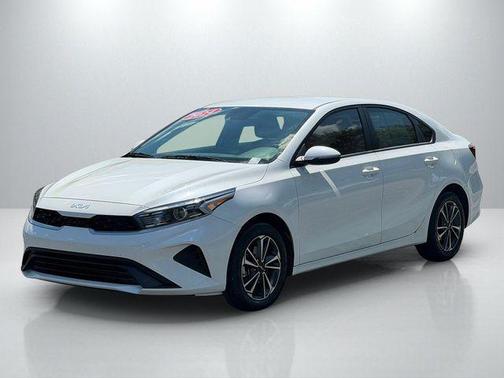 Snow White Pearl 2024 Kia Forte LXS