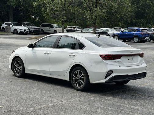 Snow White Pearl 2024 Kia Forte LXS