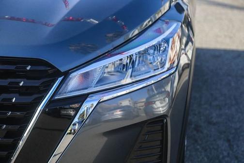 Gun Metallic 2025 Nissan Kicks Play S