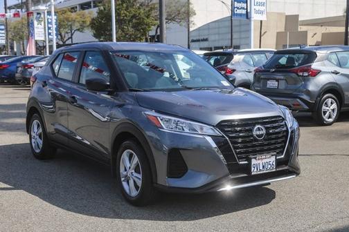 Gun Metallic 2025 Nissan Kicks Play S