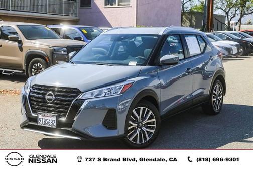 Boulder Gray Metallic 2024 Nissan Kicks SV