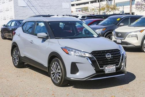 Boulder Gray Metallic 2024 Nissan Kicks SV