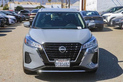 Boulder Gray Metallic 2024 Nissan Kicks SV