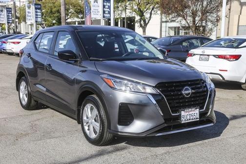 2025 Nissan Kicks Play S