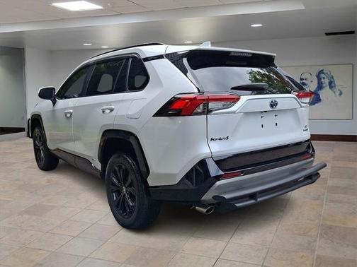 2023 Toyota RAV4 Hybrid SE