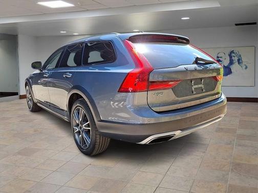 2017 Volvo V90 Cross Country T6