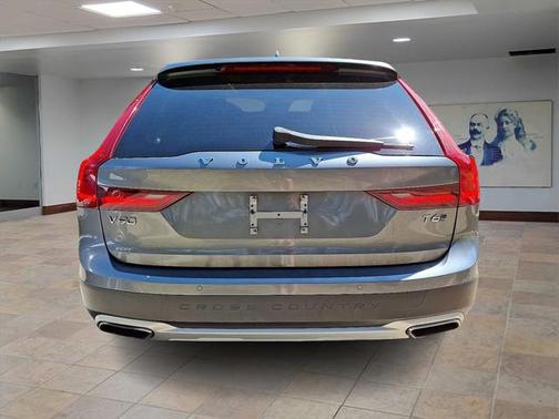 2017 Volvo V90 Cross Country T6
