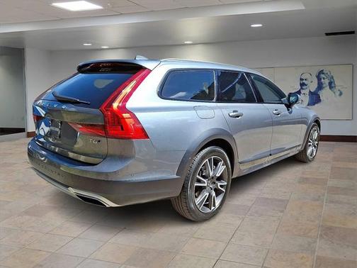 2017 Volvo V90 Cross Country T6