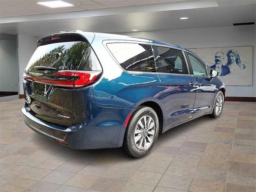 2022 Chrysler Pacifica Hybrid Touring L