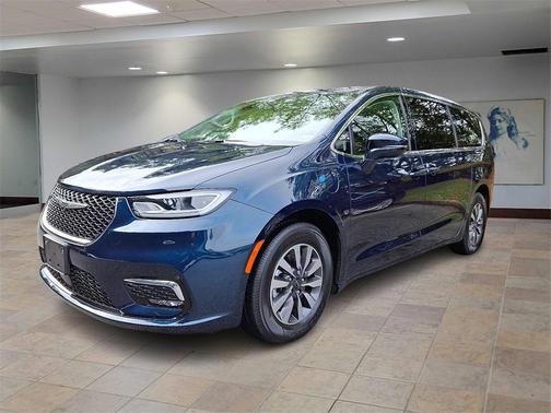 2022 Chrysler Pacifica Hybrid Touring L