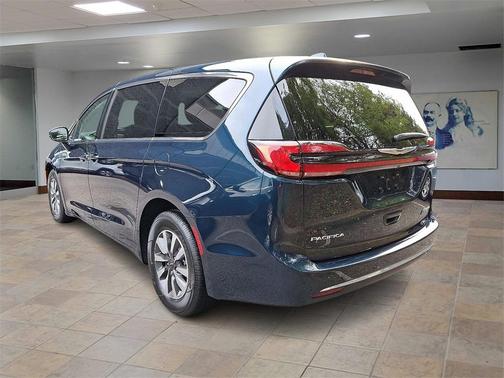 2022 Chrysler Pacifica Hybrid Touring L
