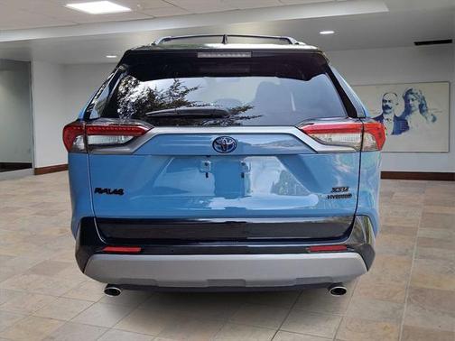 2024 Toyota RAV4 Hybrid SE