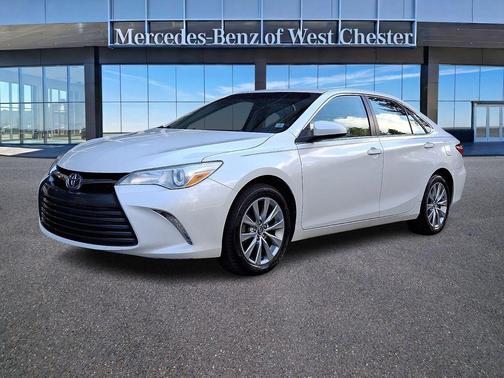 Blizzard Pearl 2017 Toyota Camry XLE