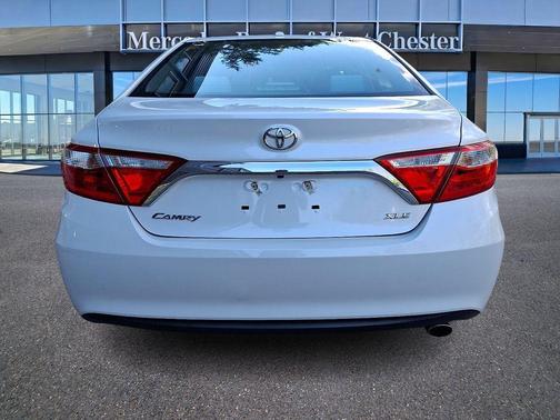 Blizzard Pearl 2017 Toyota Camry XLE