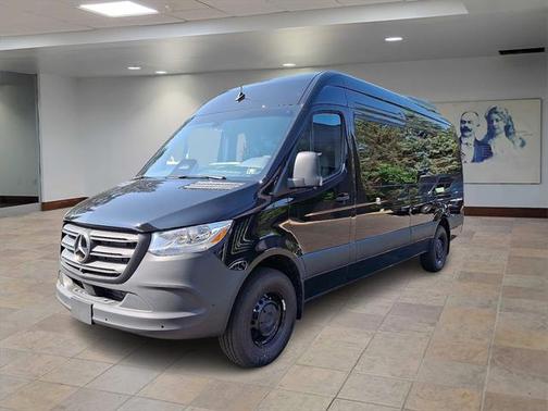 2025 Mercedes-Benz Sprinter 2500 Passenger 170 WB