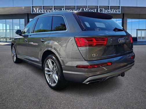 Graphite Gray Metallic 2017 Audi Q7 3.0T Prestige