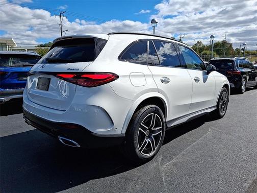 2026 Mercedes-Benz GLC 300 4MATIC