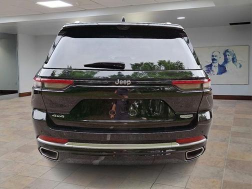 2022 Jeep Grand Cherokee Summit