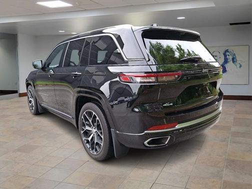 2022 Jeep Grand Cherokee Summit