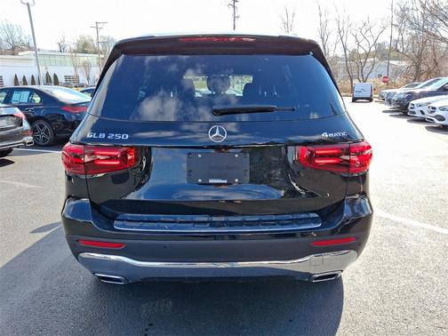 2025 Mercedes-Benz GLB 250 4MATIC