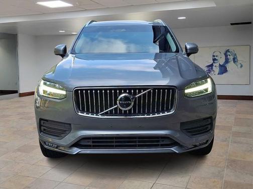 2020 Volvo XC90 T6 Momentum