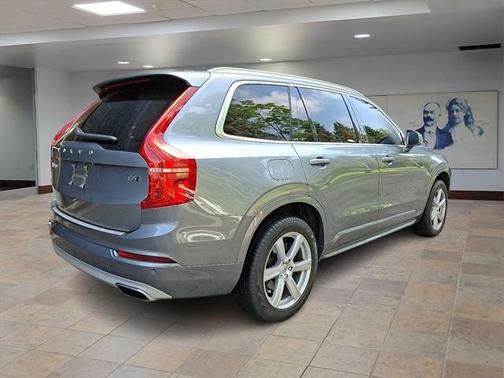 2020 Volvo XC90 T6 Momentum