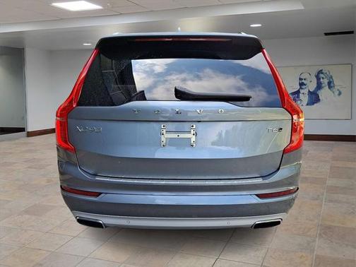 2020 Volvo XC90 T6 Momentum