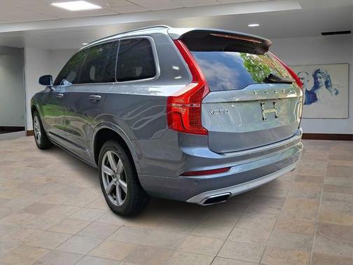 2020 Volvo XC90 T6 Momentum