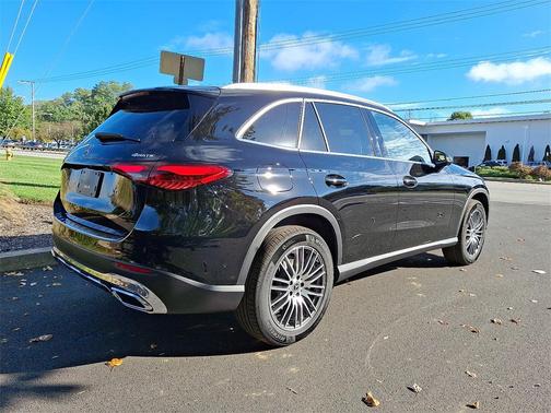 2026 Mercedes-Benz GLC 300 4MATIC