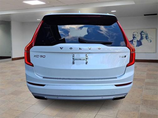 2020 Volvo XC90 T6 Momentum