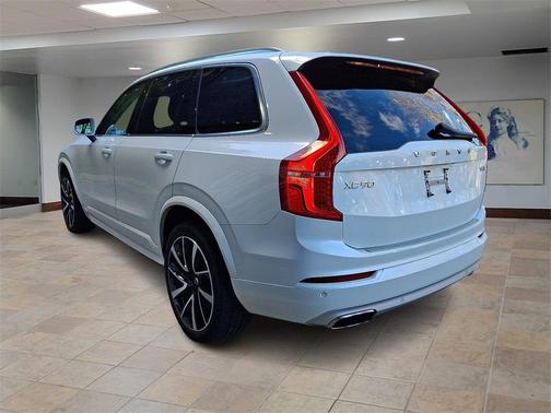 2020 Volvo XC90 T6 Momentum