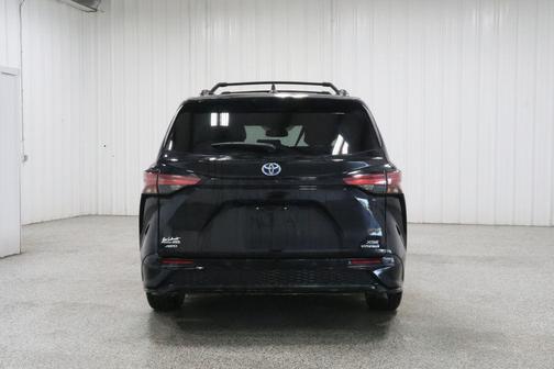 Midnight Black Metallic 2022 Toyota Sienna XSE 7 Passenger