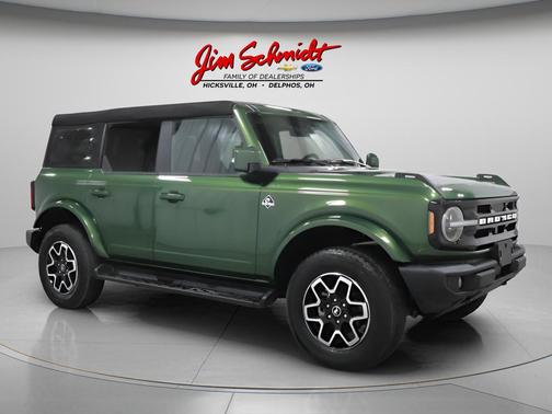 Eruption Green Metallic 2025 Ford Bronco Outer Banks