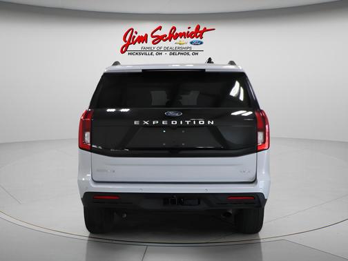 Space Silver 2025 Ford Expedition Max Active
