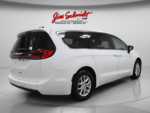 Bright White Clearcoat 2026 Chrysler Pacifica Select