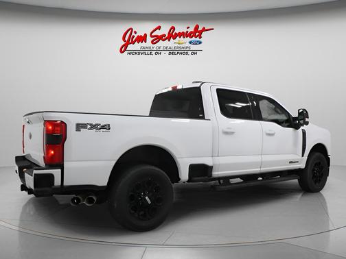 Oxford White 2025 Ford F-250 Lariat