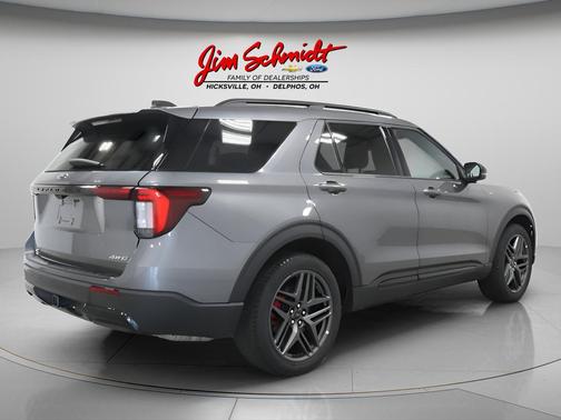 Carbonized Gray Metallic 2025 Ford Explorer ST-Line