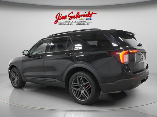 Agate Black Metallic 2025 Ford Explorer ST-Line