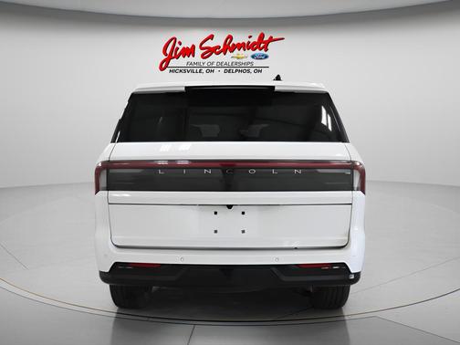 Pristine White 2025 Lincoln Navigator Reserve