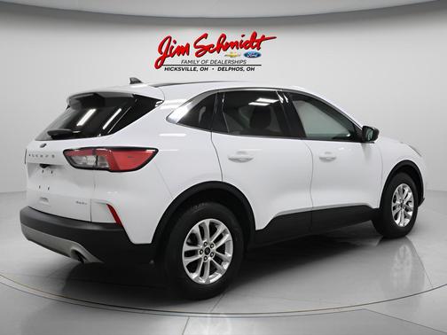 Oxford White 2022 Ford Escape SE