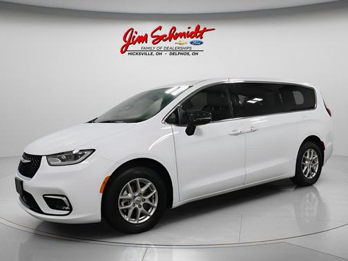 Bright White Clearcoat 2025 Chrysler Pacifica Select