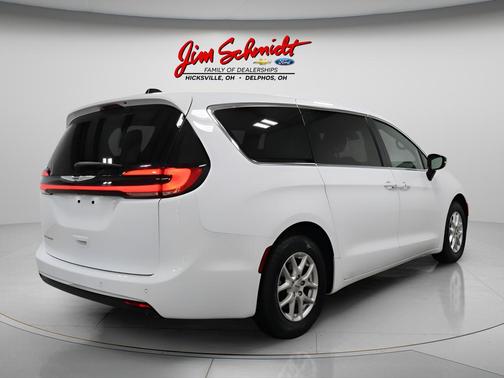 Bright White Clearcoat 2025 Chrysler Pacifica Select